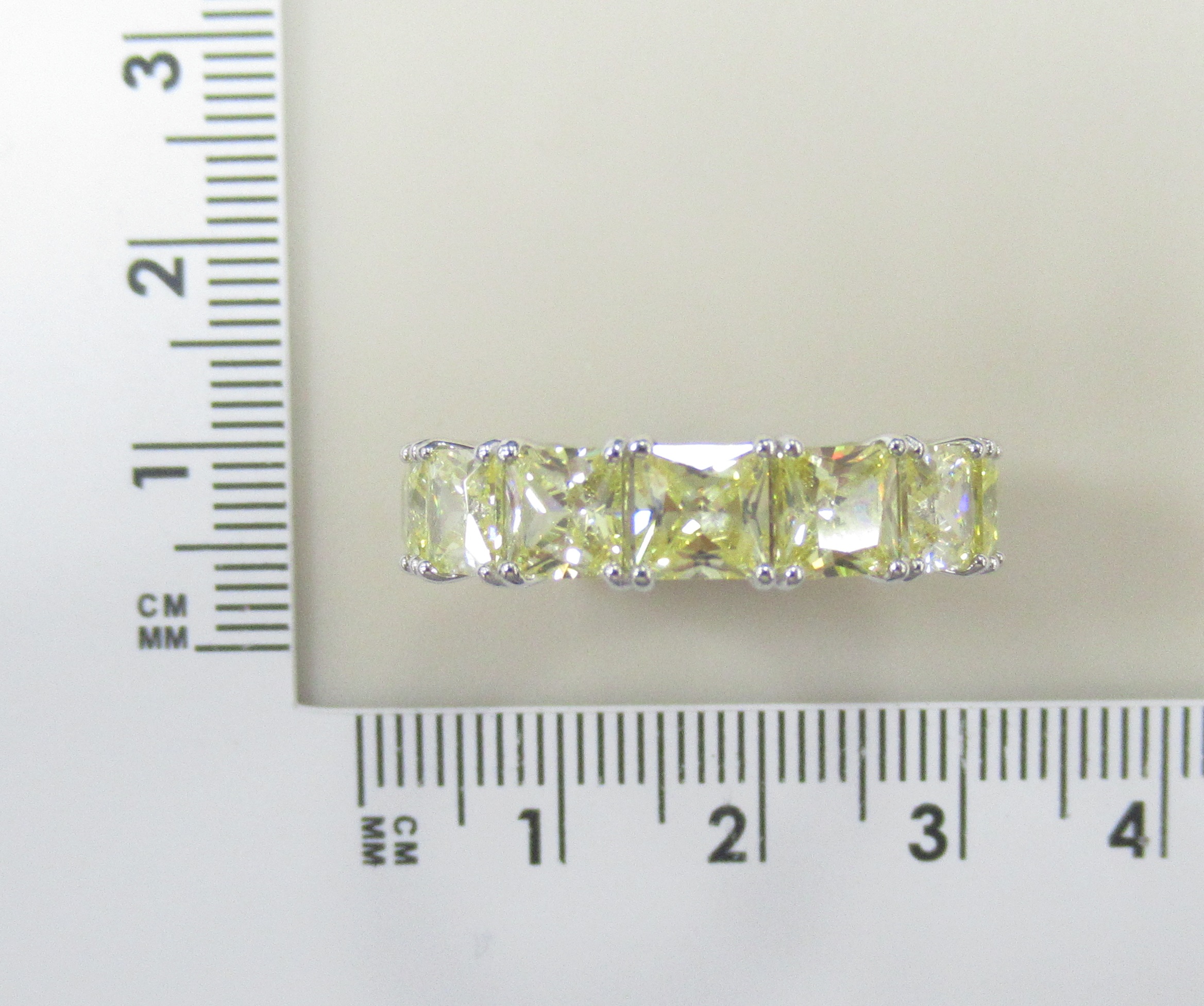Серебряное кольцо с кубическим цирконием
